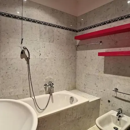 Apartman Con Free Parking E Wifi Como