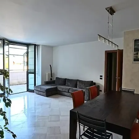 Con Free Parking E Wifi Apartament Como